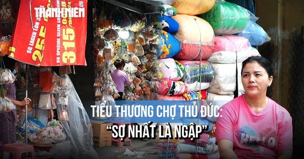 Vừa thấy mây đen, tiểu thương chợ Thủ Đức đã vội kê hàng 'chạy ngập'