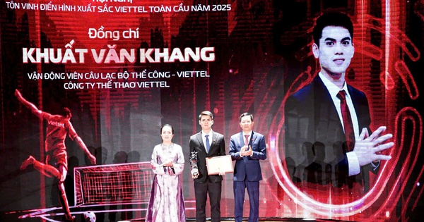 Khuất Văn Khang xuất sắc nhận giải thưởng có tỷ lệ chọi 1/7.000 tại Tập đoàn Viettel
