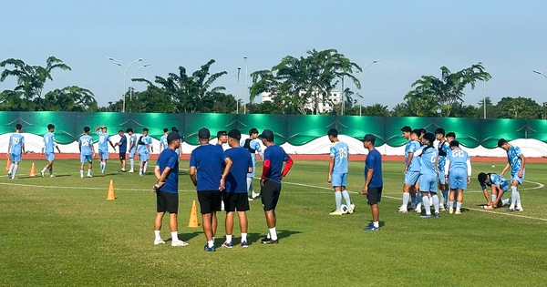 U.19 Việt Nam tập buổi đầu tại Indonesia: Điều kiện khá khắc nghiệt nhưng…