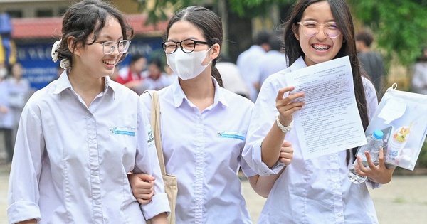 Đăng ký dự thi tốt nghiệp THPT vượt 1,2 triệu, số miễn thi ngoại ngữ giảm mạnh