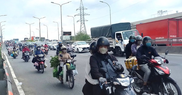 Hành khách đổ về TP.HCM sau kỳ nghỉ lễ, bến xe nhộn nhịp trở lại