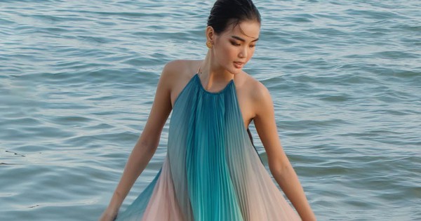 Khai mở nét kiêu kỳ từ trang phục xếp ly