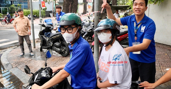 Tình nguyện viên tốc hành 'ứng cứu' thí sinh thi năng khiếu trước giờ G