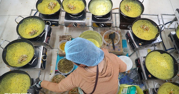 20.000 chiếc bánh xèo chay miễn phí 'ra lò' mỗi ngày tại chùa Hoằng Pháp