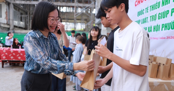 Phường An Khánh trao quà cho trẻ em cơ nhỡ nhân dịp Quốc tế thiếu nhi