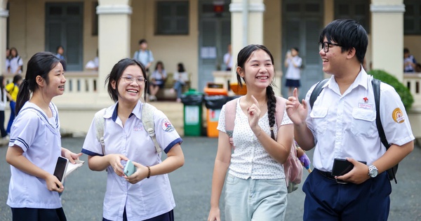 Sáng nay, 152.000 thí sinh thi lớp 10 ở TP.HCM làm thủ tục dự thi