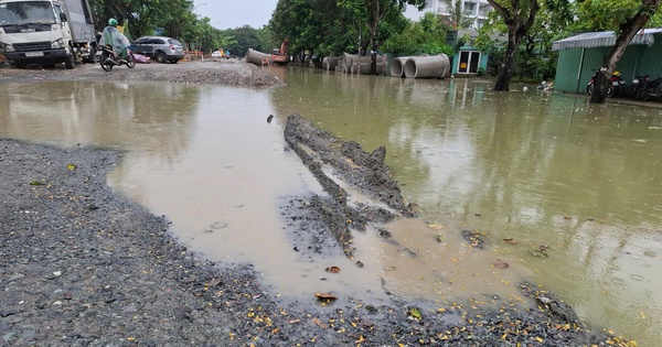 Đường ngập nước, ngổn ngang do thi công