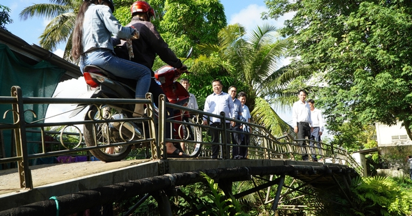 Người dân xóm nhỏ Cần Thơ mong mỏi cây cầu mới
