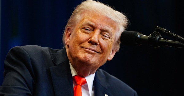 Ông Trump tuyên bố mở chiến dịch hỗ trợ tàu mắc kẹt rời eo biển Hormuz