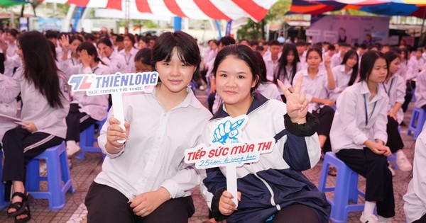 School Tour - Trạm tiếp sức tinh thần cho thí sinh thi tốt nghiệp THPT