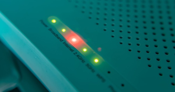 Giải mã tín hiệu đèn chớp nháy liên tục trên router Wi-Fi
