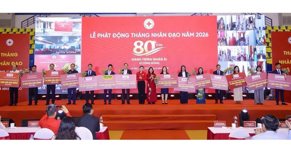Nam A Bank trao tặng 10 tỉ đồng hưởng ứng Tháng Nhân đạo năm 2026