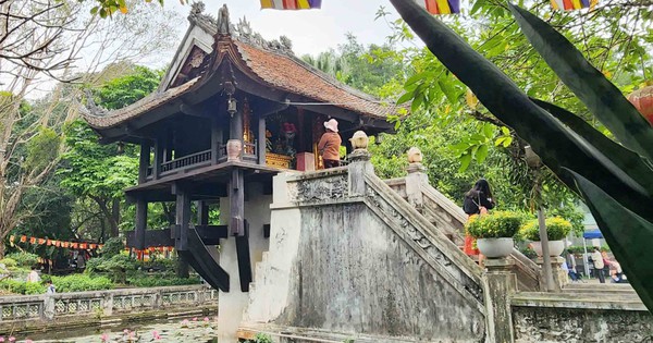 Du sơn ngoạn thủy: ‘Khuê Văn giữa gác bình phong liệt ngoài’