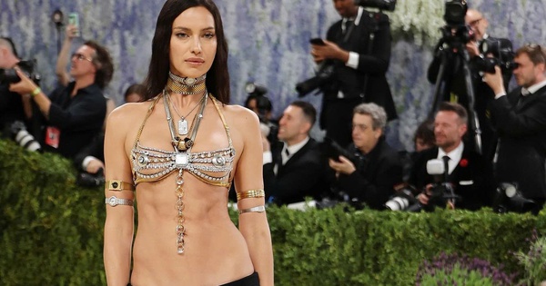 Những bộ trang phục gây tranh cãi, bị chê 'rẻ tiền' tại Met Gala 2026