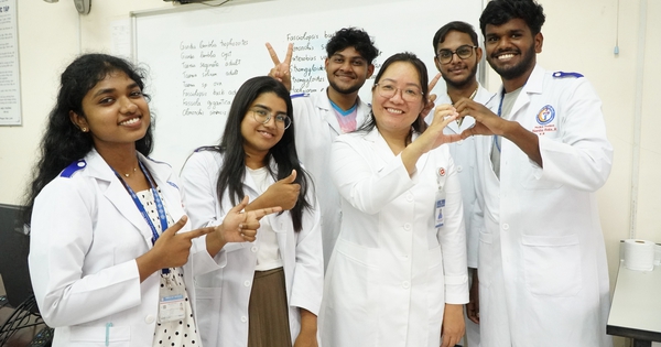 Những bác sĩ tương lai của Ấn Độ 'phải lòng' Tây Đô
