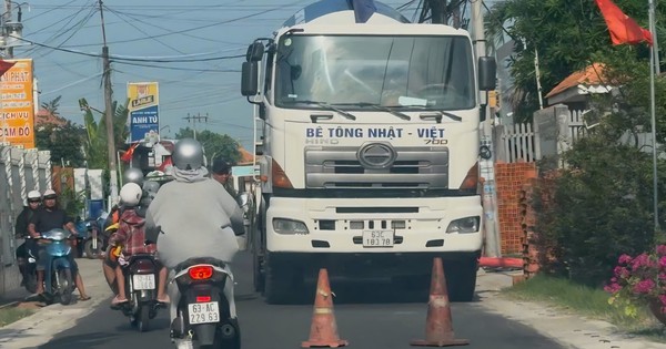 Đồng Tháp: Xe bồn chục tấn ngang nhiên đi vào đường cấm xe trên 5 tấn