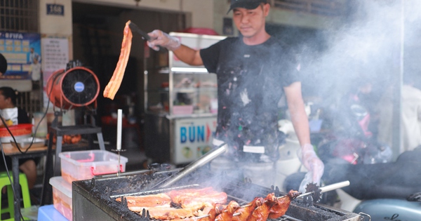 Nhiều quán ăn giữ giá cơm 35.000 đồng ở TP.HCM: 'Tăng nữa, khách khó xoay xở'