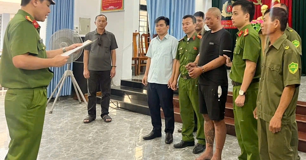 Bắt khẩn cấp nghi phạm vào trụ sở công an, vô cớ chém cán bộ trọng thương