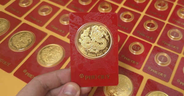 Người trẻ nếu đầu tư nên mua chứng khoán, vàng hay gửi tiết kiệm?