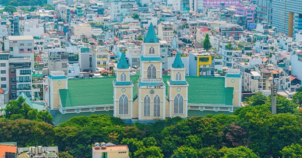 Nhà thờ Đồng Tiến 'không cột' ở TP.HCM, dấu ấn người thiết kế Dinh Độc Lập