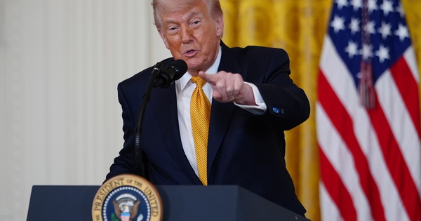 Ông Trump ra tối hậu thư thuế quan với EU