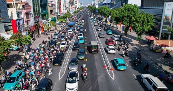 Đường Cộng Hòa đảo chiều làn xe giờ cao điểm từ 15.5: Người dân đi thế nào?