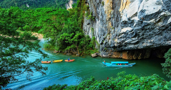 Du sơn ngoạn thủy: 'Phong Nha cốc tự rõ rành cảnh tiên'