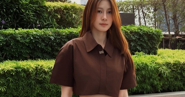 Phối đồ với áo crop top giúp nàng khoe dáng đầy cuốn hút