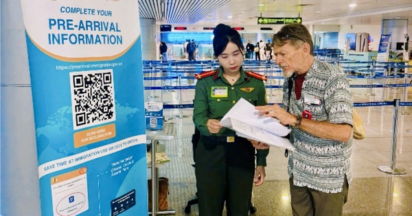 Bộ Công an thí điểm rút ngắn thời gian nhập cảnh cho người nước ngoài