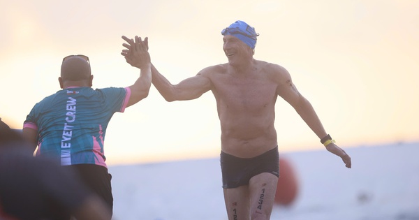 'Tượng đài' IRONMAN Mark Allen khuấy động đường đua tại Đà Nẵng