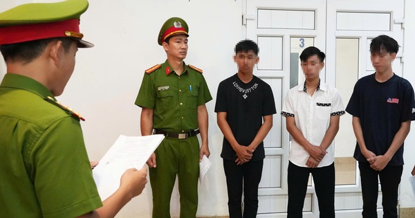 Huế: Khởi tố 3 bị can bốc đầu xe máy, lạng lách trên quốc lộ
