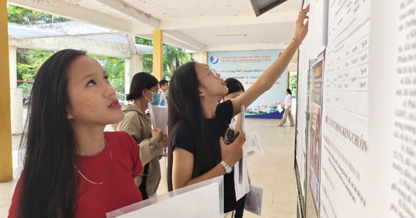 Thí sinh nhà cách điểm thi tốt nghiệp khoảng 30 km