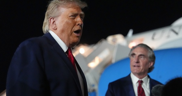 Tổng thống Trump cảnh báo Iran 'phải trả giá', dọa