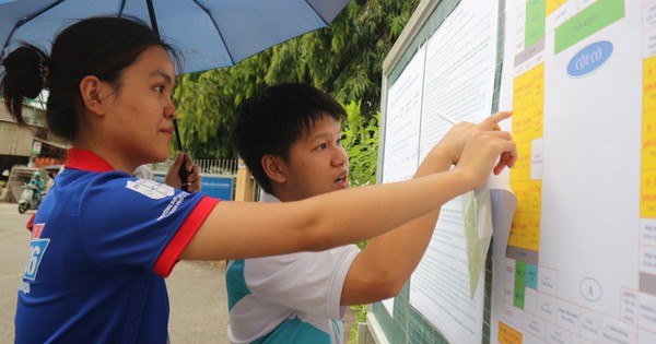 Không còn cảnh chen chúc xem phòng thi, thí sinh được hỗ trợ