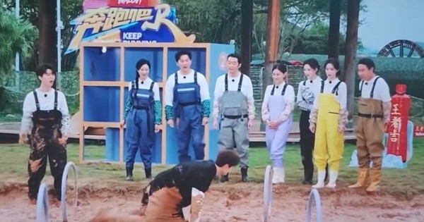'Running Man' bản Trung vướng bê bối vì thu phí qu
