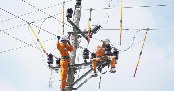 EVN lãi kỷ lục 2025 nhưng vẫn gánh nợ "khủng" hơn 200.000 tỉ đồng