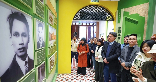 Vietnamese journalists visit Ho Chi Minh's revolutionary newspaper birthplace in Guangzhou