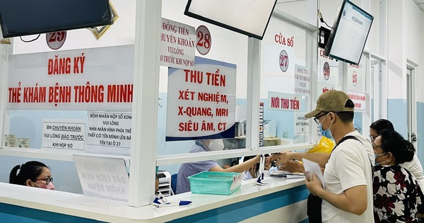 Ho Chi Minh City: 7,649 residents in safe zones still awaiting health insurance cards