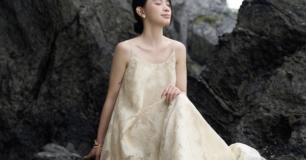 Váy maxi, đầm cổ yếm cho nàng điệu đà tỏa sáng