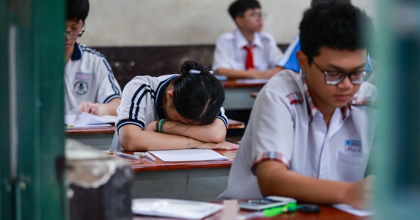 Phần nào trong đề toán thi lớp 10 khiến thí sinh TP.HCM, Bình Dương cũ lo sợ?