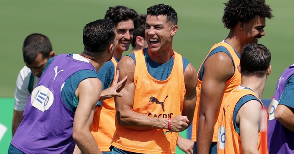 Sao M.U bảo vệ quyết liệt Ronaldo, nói lời gay gắt: &lsquo;Có những người không muốn Bồ Đào Nha thắng&rsquo;