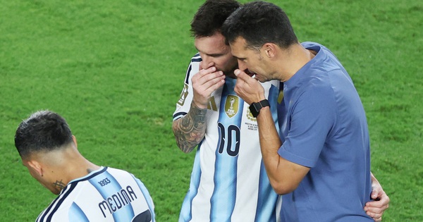 Scaloni đáp trả HLV Ancelotti khi chê Argentina &lsquo;đá chậm&rsquo;, tiết lộ Messi rất ổn