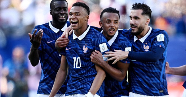 Mbappe giải quyết cuộc tranh luận nảy lửa &lsquo;Messi - Ronaldo, ai giỏi hơn&rsquo; bằng câu trả lời gây sốc
