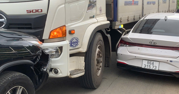 Multi-vehicle crash on Vietnam's Dai Ninh pass causes 5km traffic jam