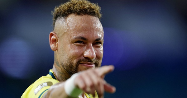 Sau gần 1.000 ngày, Neymar bật khóc khi được ra sân từ ghế dự bị trận Brazil thắng Scotland