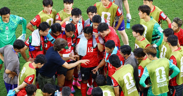 Cầu thủ Hàn Quốc xô xát với đội tuyển Nam Phi, CĐV đòi sa thải HLV Hong Myung-bo