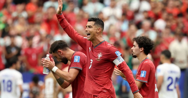 &lsquo;Phù thủy&rsquo; Ghana tiên đoán Ronaldo vô địch World Cup, mở khóa cho Harry Kane ghi bàn