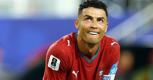 Nỗi buồn khó tả của Ronaldo: Nhạt nhòa, điểm thấp và bị mỉa mai