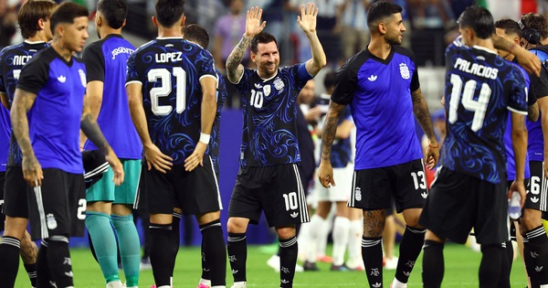 &lsquo;Ông trời&rsquo; khéo sắp lịch, Messi phá tiếp 2 kỷ lục World Cup đúng ngày Ronaldo &lsquo;biến mất&rsquo;
