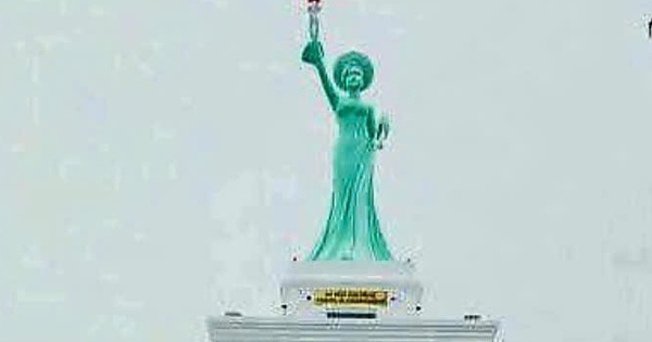 Duc Hoa commune reports on 'goddess of liberation' statue